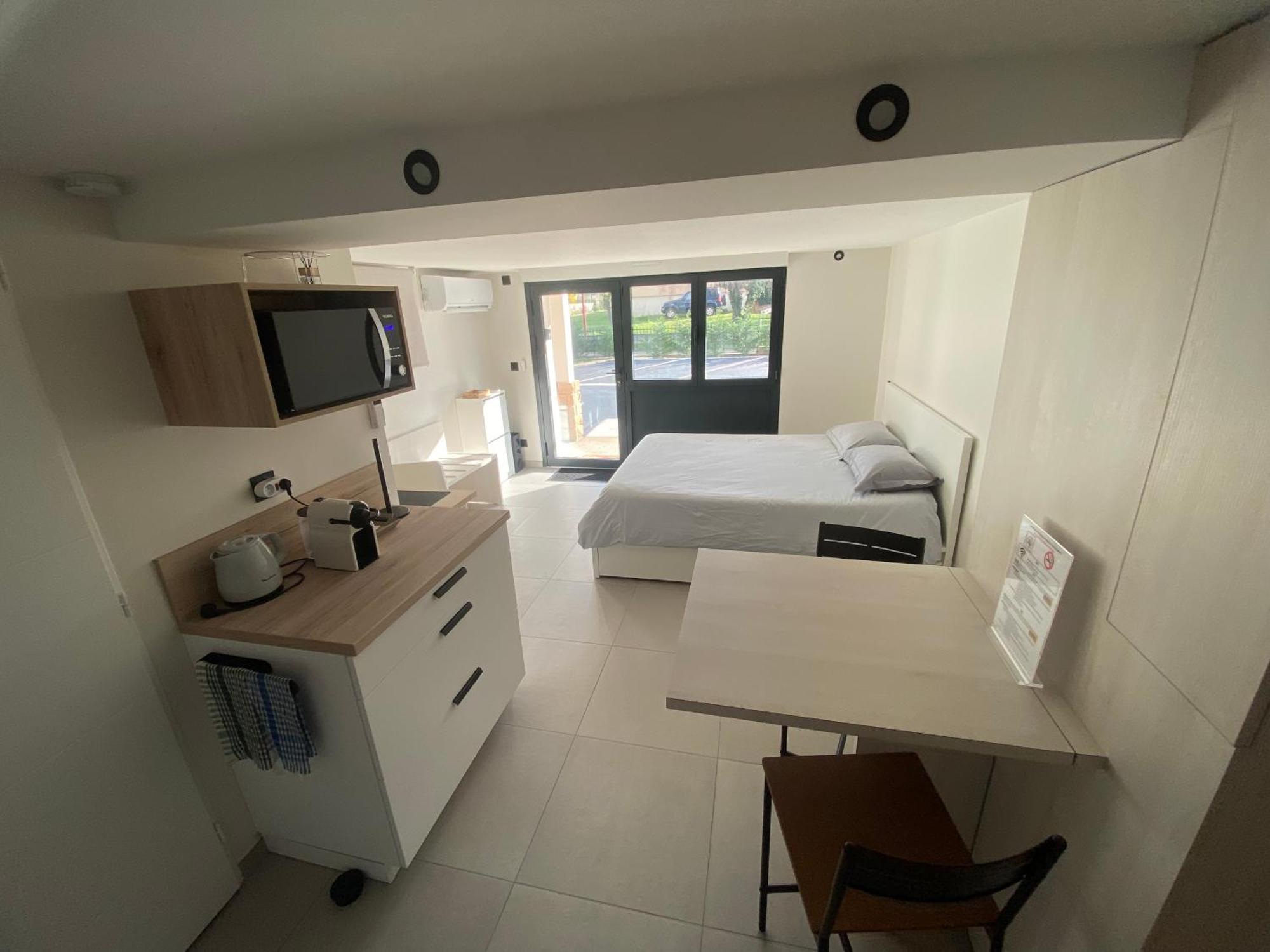Studio Chez L'Habitant Avec Piscine Commune Grieges ภายนอก รูปภาพ