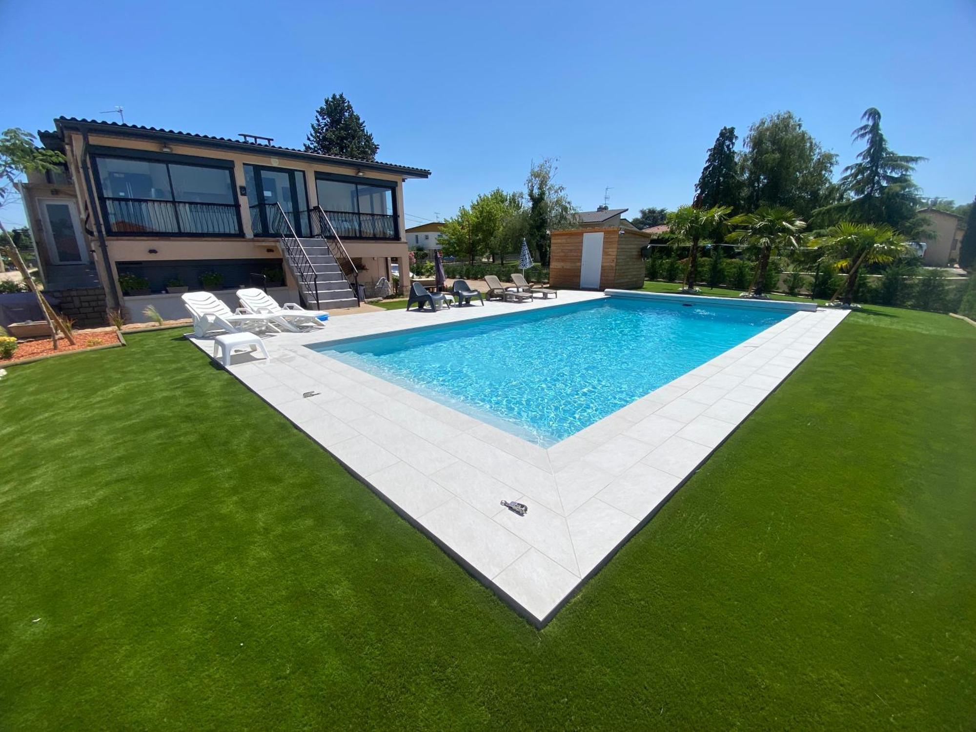 Studio Chez L'Habitant Avec Piscine Commune Grieges ภายนอก รูปภาพ